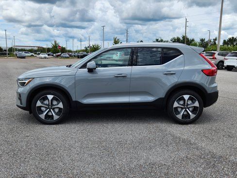 New 2025 Volvo XC40 B5 Core w/ Climate Package image 4