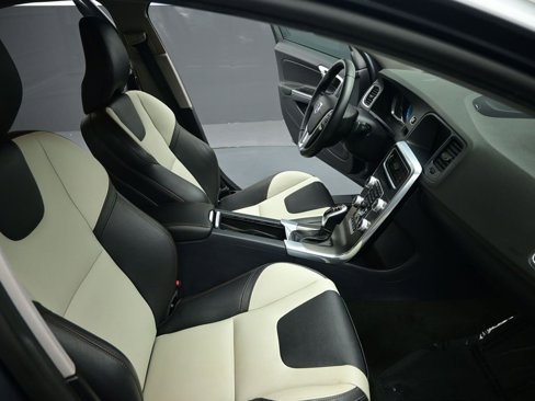 Used 2016 Volvo S60 T5 Cross Country Platinum image 29