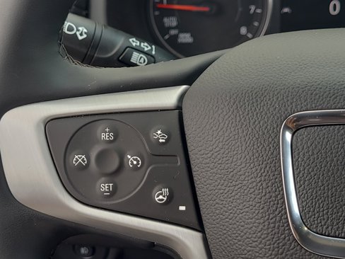 Used 2024 GMC Terrain SLT image 25