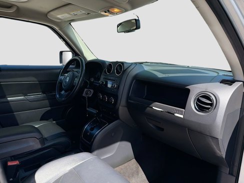 Used 2016 Jeep Patriot High Altitude image 29