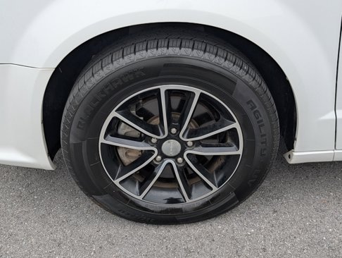 Certified 2019 Dodge Grand Caravan GT image 28
