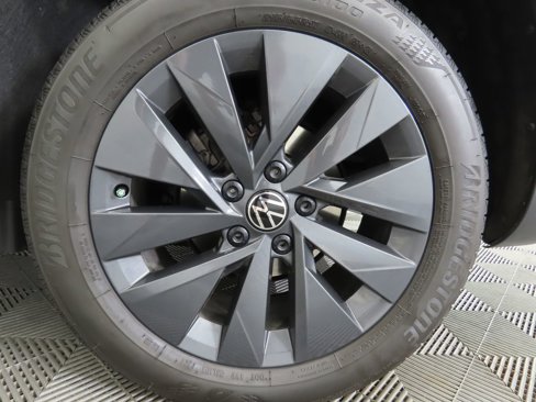 Certified 2024 Volkswagen Taos S image 32
