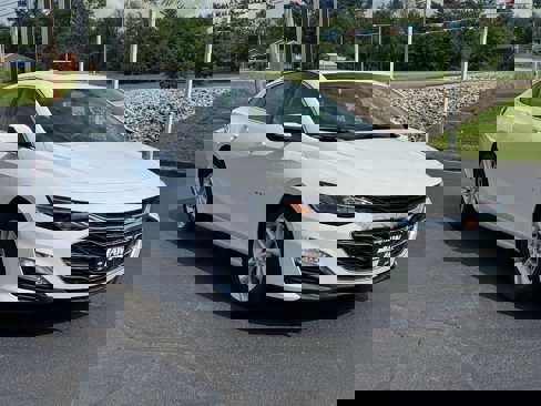 Used 2023 Chevrolet Malibu LT image 3