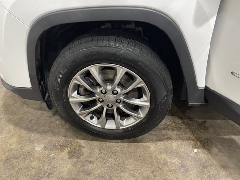 Used 2019 Jeep Cherokee Latitude Plus w/ Cold Weather Group image 38