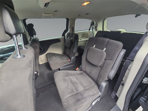 Used 2015 Dodge Grand Caravan SXT w/ UConnect Hands-Free Group image 17
