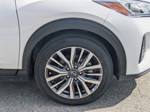 Used 2024 Nissan Kicks SV image 11