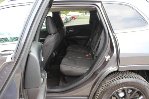 Used 2016 Jeep Cherokee Latitude w/ Comfort/Convenience Group image 33