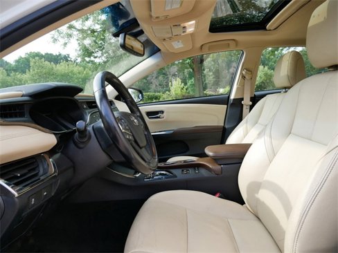 Used 2016 Toyota Avalon XLE Plus image 8