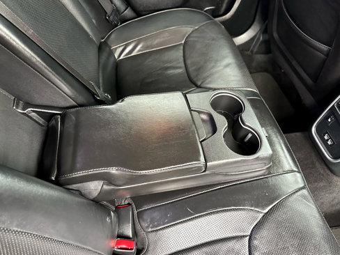 Used 2018 Chrysler 300 Limited image 19