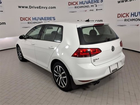 Used 2016 Volkswagen Golf SE image 5