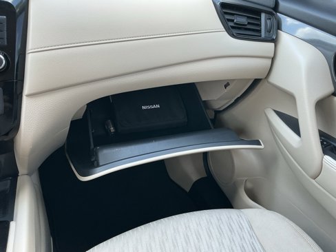 Used 2020 Nissan Rogue SV w/ Premium Package image 44