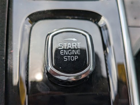 Certified 2022 Volvo XC90 T6 Momentum w/ Climate Package image 29