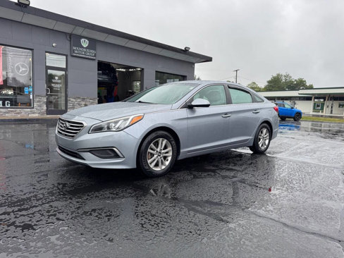 Used 2016 Hyundai Sonata SE image 1