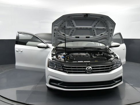 Used 2018 Volkswagen Passat 2.0T SE image 38