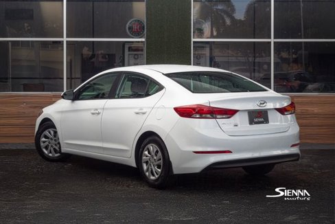 Used 2018 Hyundai Elantra SE image 3