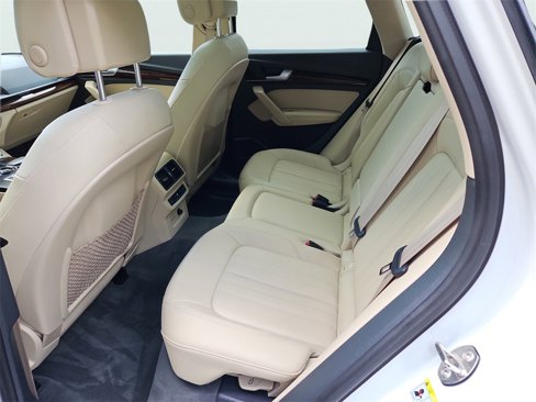 Used 2020 Audi Q5 e Prestige w/ Prestige Package image 37