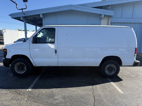 Used 2010 Ford E-250 and Econoline 250 image 2