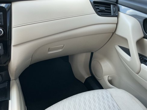 Used 2020 Nissan Rogue SV w/ Premium Package image 45