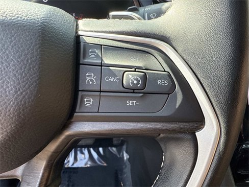 Used 2022 Jeep Grand Cherokee L Limited image 27