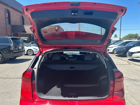Used 2022 Kia Niro EX image 29