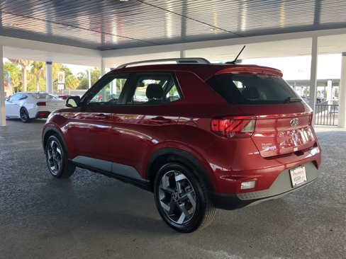 Used 2025 Hyundai Venue SEL image 6