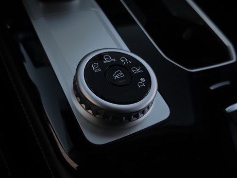 New 2025 Mitsubishi Outlander SE image 18