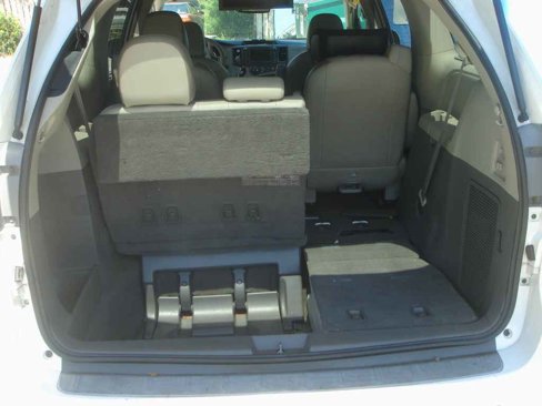 Used 2011 Toyota Sienna XLE image 9