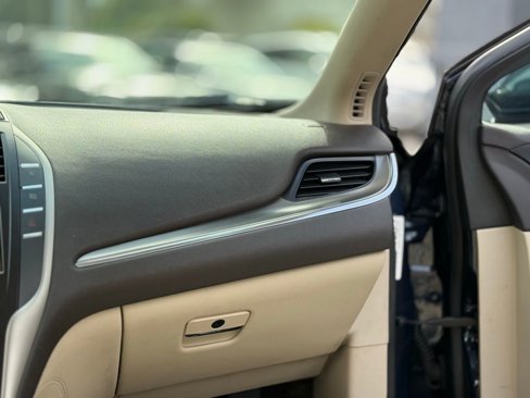 Used 2017 Lincoln MKC Premiere image 18