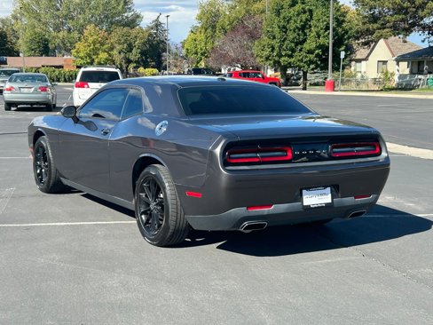 Used 2016 Dodge Challenger SXT image 3