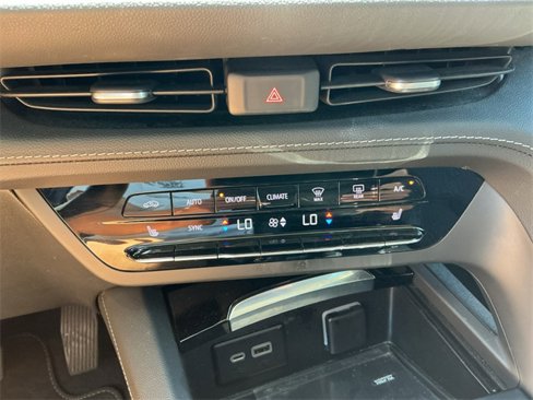 Used 2023 Buick Envision Preferred image 25