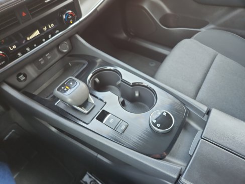 Used 2024 Nissan Rogue SV image 30