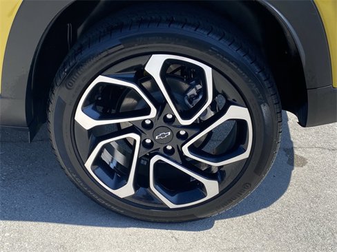 Used 2024 Chevrolet Trax RS w/ Sunroof Package image 34