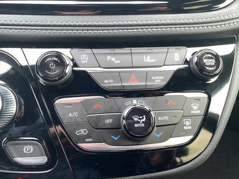 New 2025 Chrysler Pacifica Select image 20