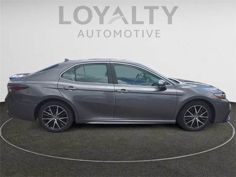 Used 2023 Toyota Camry SE image 6