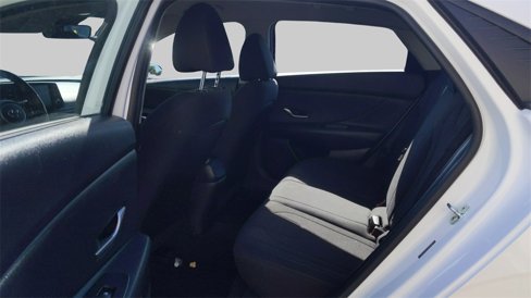 Used 2021 Hyundai Elantra SE image 30