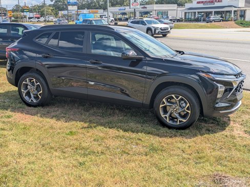 New 2025 Chevrolet Trax LT image 2