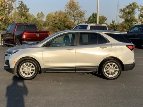 Used 2022 Chevrolet Equinox LS w/ LS Convenience Package image 6