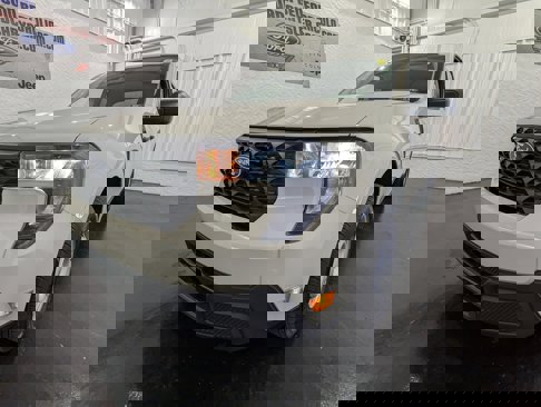 Used 2025 Ford Maverick XL image 3