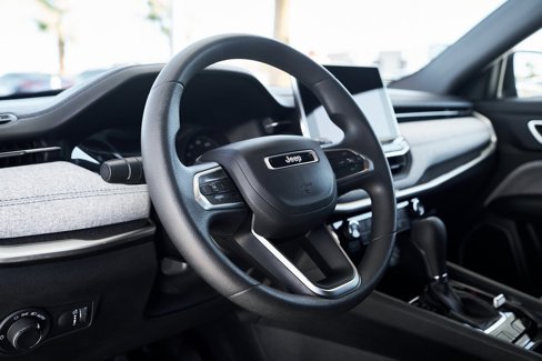 Used 2023 Jeep Compass Sport image 21
