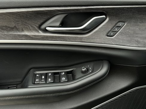 Used 2022 Jeep Grand Cherokee Limited image 18