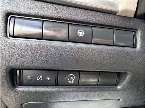 Used 2023 Nissan Rogue SV image 15