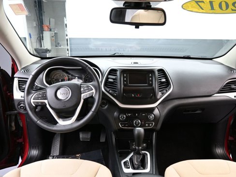 Used 2017 Jeep Cherokee Latitude w/ Safety/Convenience Group image 9