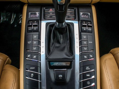 Used 2018 Porsche Macan image 24