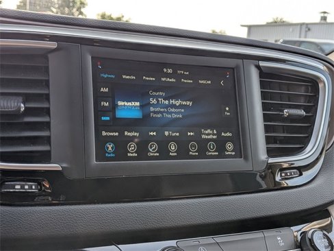 Certified 2021 Chrysler Voyager Lxi image 22