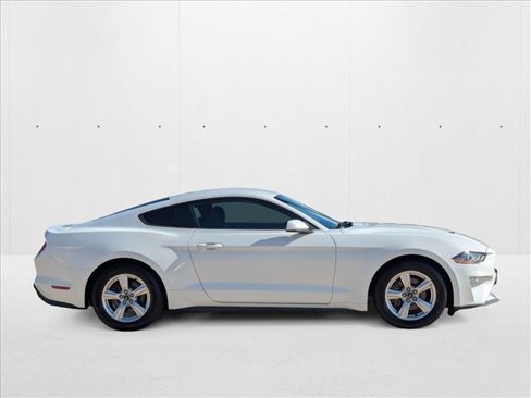 Used 2018 Ford Mustang Coupe image 4