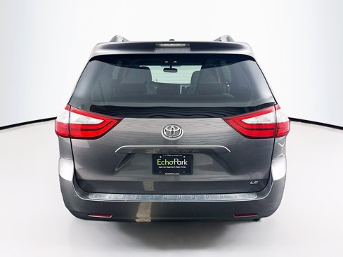 Used 2015 Toyota Sienna LE image 7