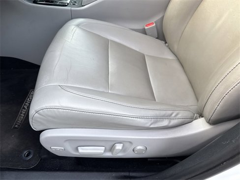 Used 2019 Toyota Highlander XLE image 7