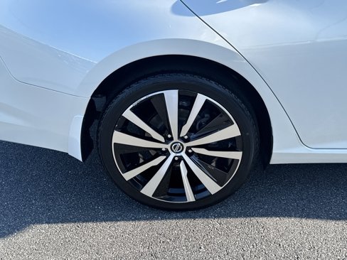 Used 2019 Nissan Altima 2.5 SR w/ SR Premium Package image 12