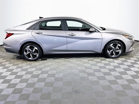Used 2023 Hyundai Elantra SEL w/ Convenience Package image 23