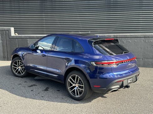 Certified 2025 Porsche Macan image 3